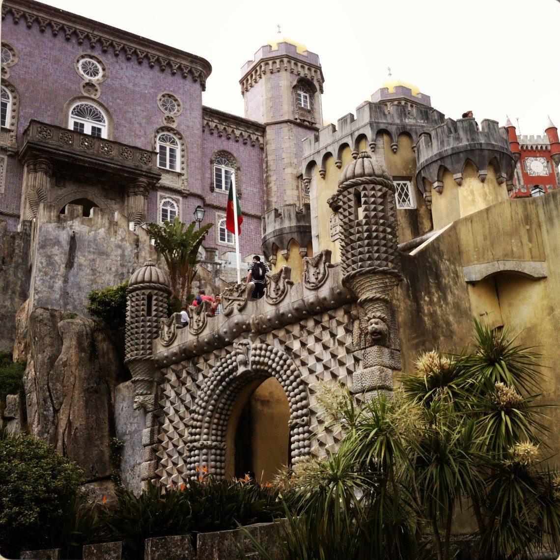 PortugalSintraPenaNationalPalaceApril2013-3Crop
