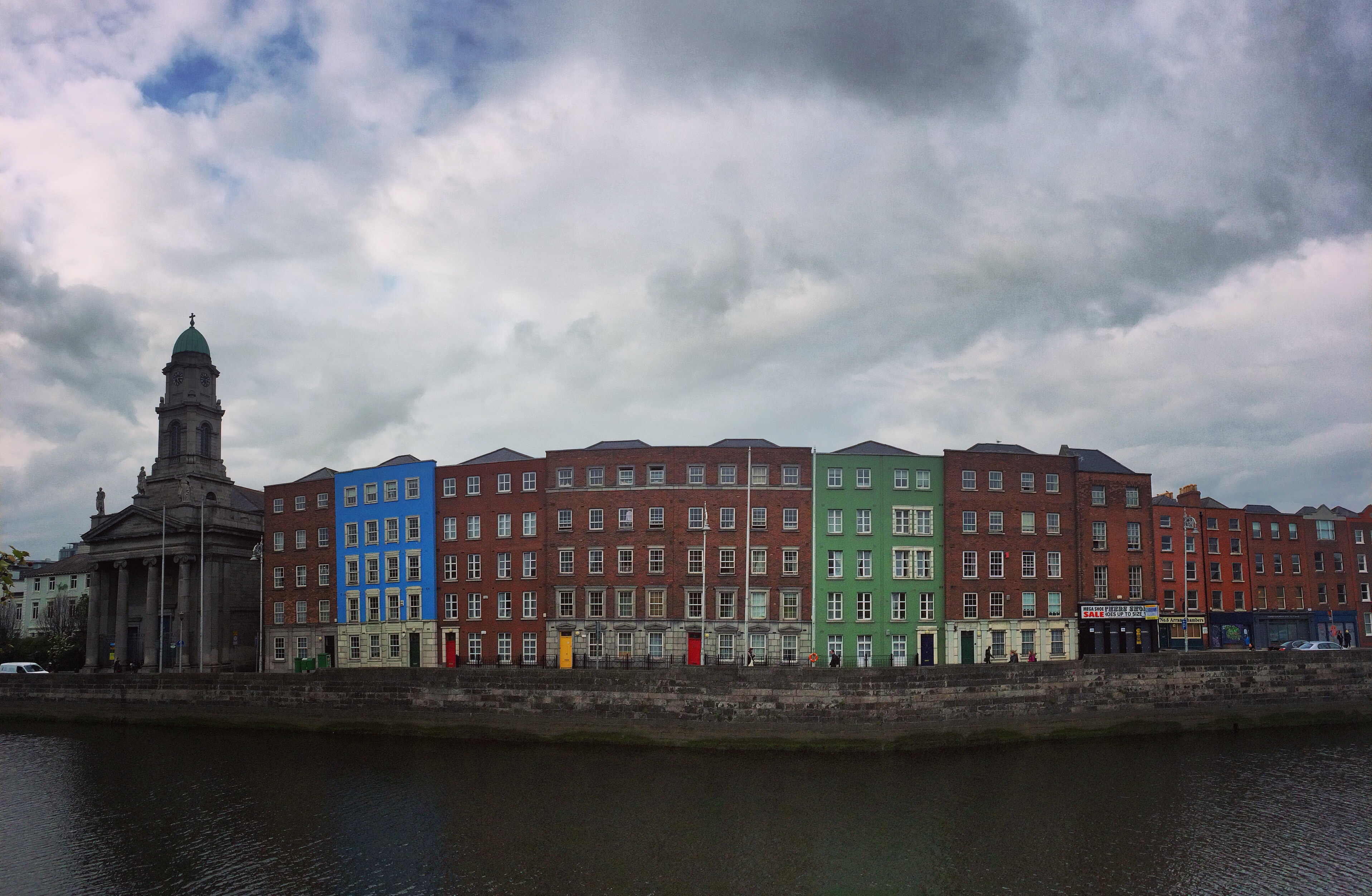 DublinIrelandRiverLiffeyApril2017-2