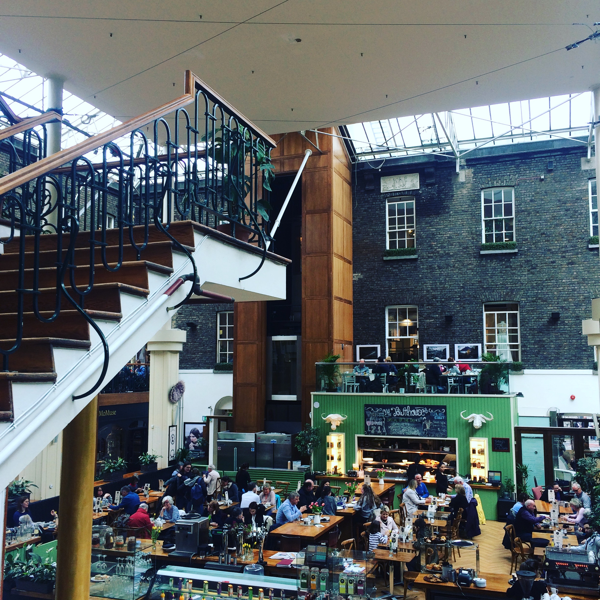 DublinIrelandTempleBarApril2017-5